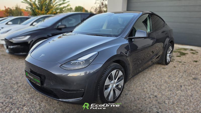 Tesla Model Y (2022) LR Dual Motor - fotka 4 z 12