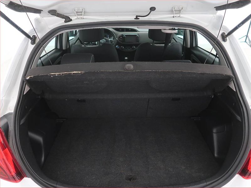 Toyota Yaris (2015) 1.5 Hybrid, Automat - fotka 12 z 14