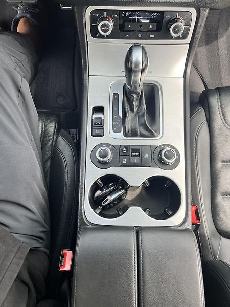 Volkswagen Touareg 3.0TDI 180KW,TZ,KůŽE,ROZVODY!! - fotka 38 z 52
