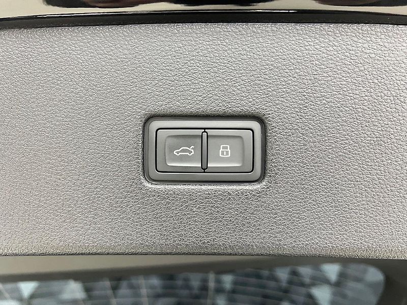 Audi RS Q8 QUATTRO, PERFORMANCE,B&O, PANO - fotka 37 z 39