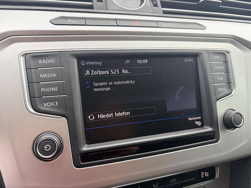 Volkswagen Passat 2.0TDI 110KW MATRIX REZERVACE - fotka 30 z 62