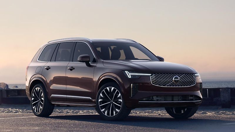 Volvo XC90 (2026) B5 AWD AUT BRIGHT PLUS 7míst - fotka 2 z 11