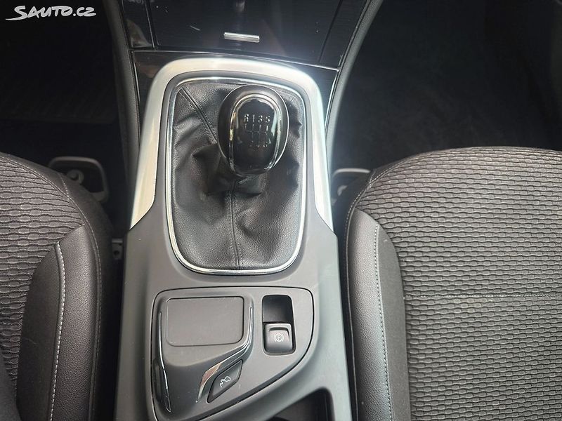 Opel Insignia (2015) 2.0CDTi, 120kw Původ ČR 4x4 - fotka 21 z 22
