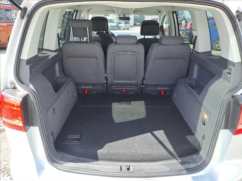 Volkswagen Touran 1,4 i + CNG DSG - fotka 15 z 15