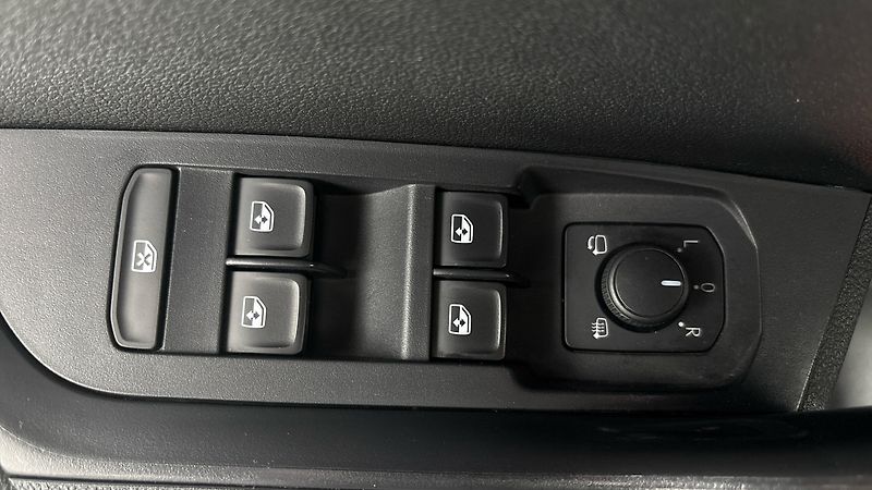 Škoda Karoq 2.0 TDI DSG 4x4 Sportline Excl - fotka 22 z 32