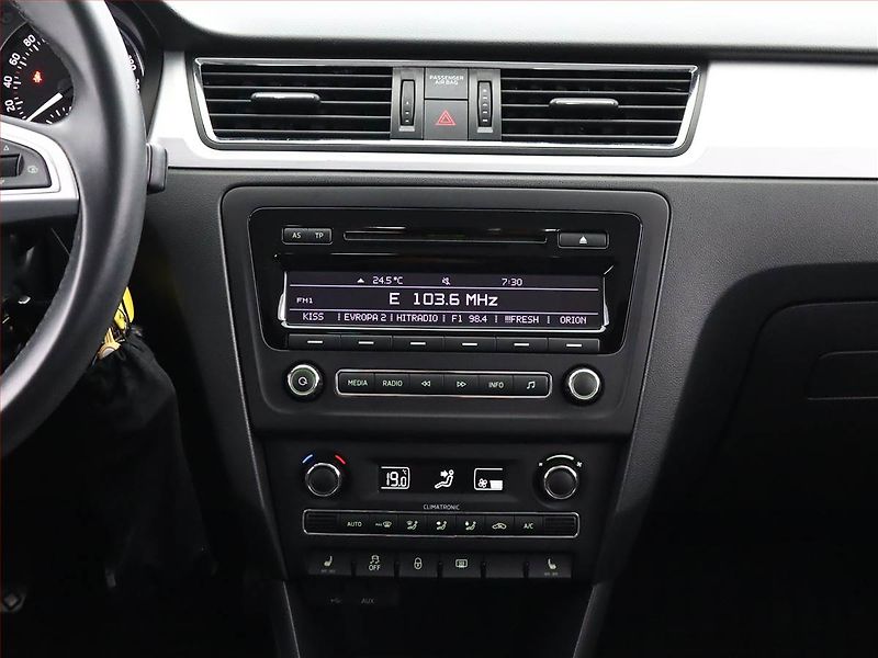 Škoda Rapid (2015) Spaceback 1.2 TSI, Tempomat - fotka 10 z 17