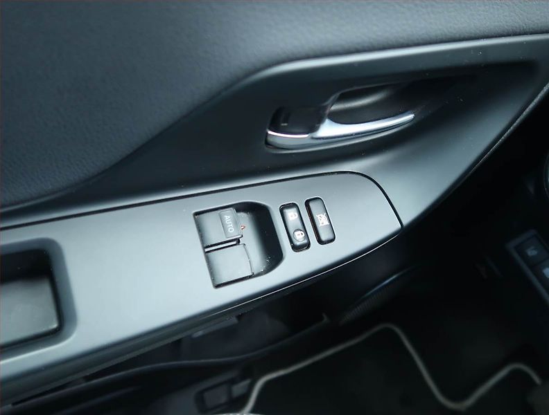 Toyota Yaris (2020) 1.5 Dual VVT-i, Serv.kniha - fotka 15 z 15