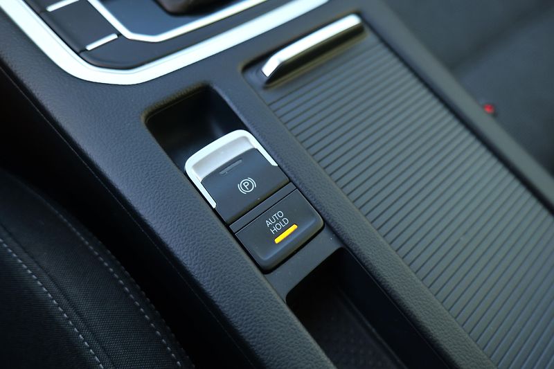 Volkswagen Passat 1.4 TSI DSG Kamera Cockpit Taž - fotka 26 z 38
