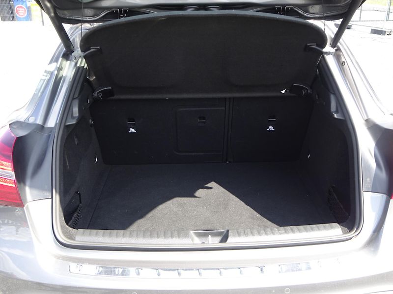 Mercedes-Benz GLA 200 CDI AMG Paket LED SERVIS - fotka 33 z 34