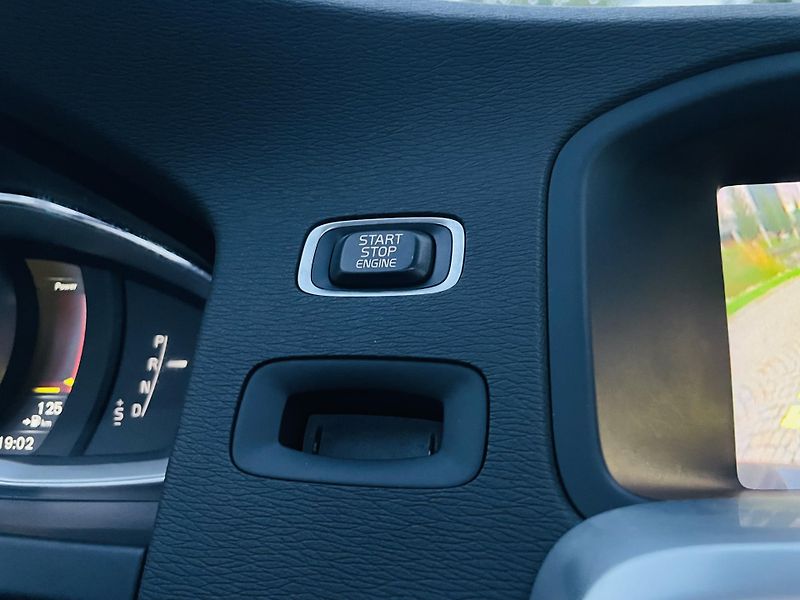 Volvo V60 2.4D4 5V AUTOMAT KAMERA TAŽNÉ - fotka 41 z 46