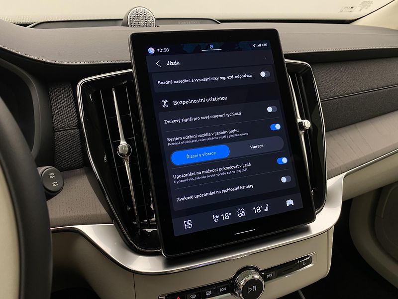 Volvo XC90 T8 AWD RECHARGE ULTRA BRIGHT - fotka 53 z 72