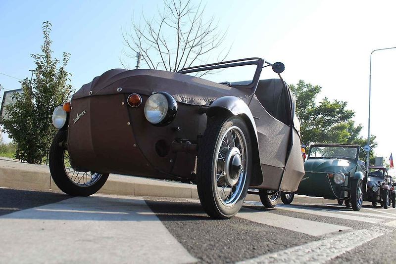 V retro auto muzeu Veteráni Litvínov měli ve středu zastávkou účastníci Velorex čundru 2024 na svém putování po severních Čechách. S nejstarším Velorexem z roku 1962 jede Petr Žůrek ze Světlé nad Sázavou.