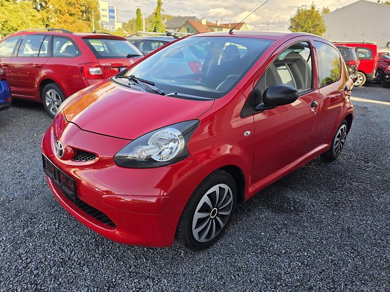 Toyota Aygo 1.0i 50kw - fotka 2 z 21