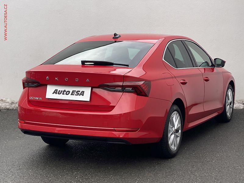 Škoda Octavia (2022) 1.0 TSi, ČR, Style, LED - fotka 4 z 19