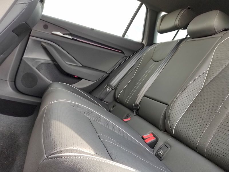 Škoda Superb (2025) combi SportLine iV 1,5 Tsi DSG - fotka 35 z 48