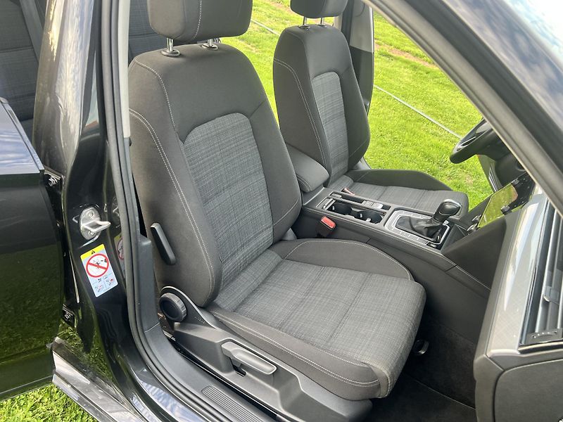 Volkswagen Passat 2.0TDI 110KW,NAVI,LED,APP,ALU - fotka 23 z 47