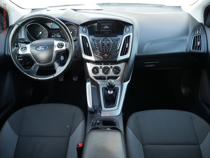 Ford Focus (2013) 1.6 TDCi, Klima - fotka 8 z 15