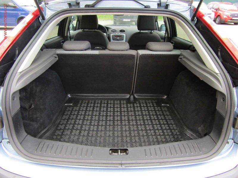 Ford Focus (2007) 1.6i, ČR, AC - fotka 7 z 16