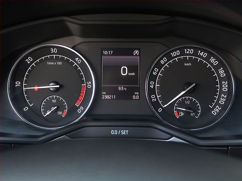 Škoda Superb (2016) 2.0 TDI, Kůže, Bi-Xenony - fotka 11 z 17