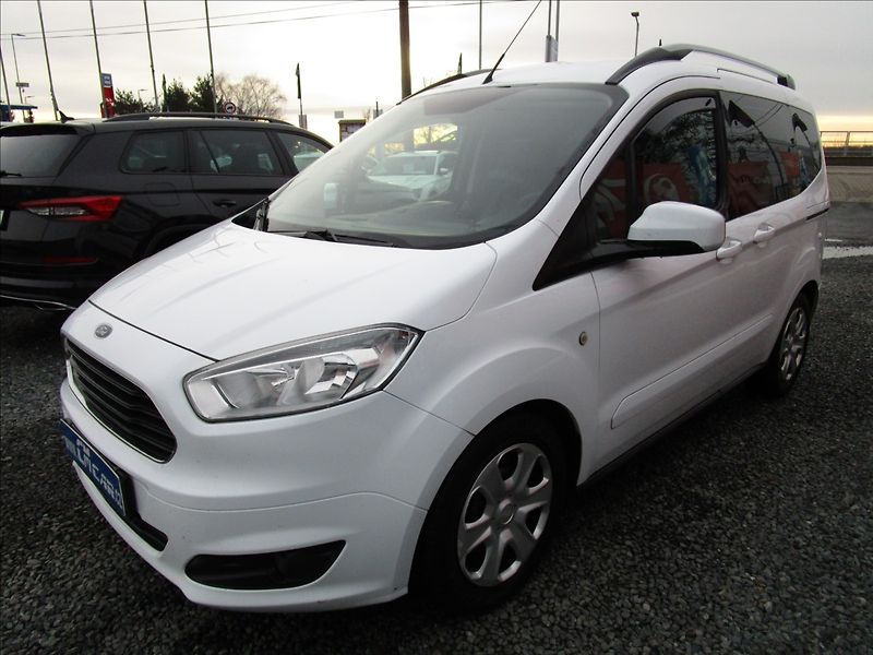 Ford Tourneo Courier 1.5TDCi Titanium, 2. maj. - fotka 1 z 40