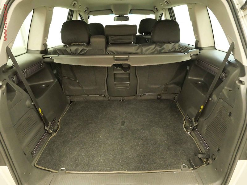 Opel Zafira (2012) 1.6i 7 míst, AC, park.asist - fotka 7 z 21