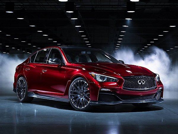 Infiniti Q50 Eau Rouge.