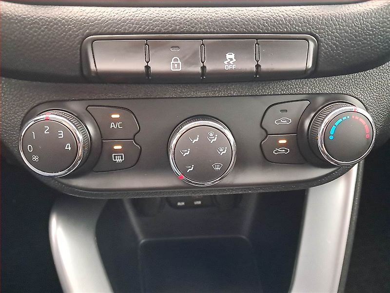 Kia Ceed (2015) 1.6 GDI, ČR,1.maj, Serv.kniha - fotka 15 z 17
