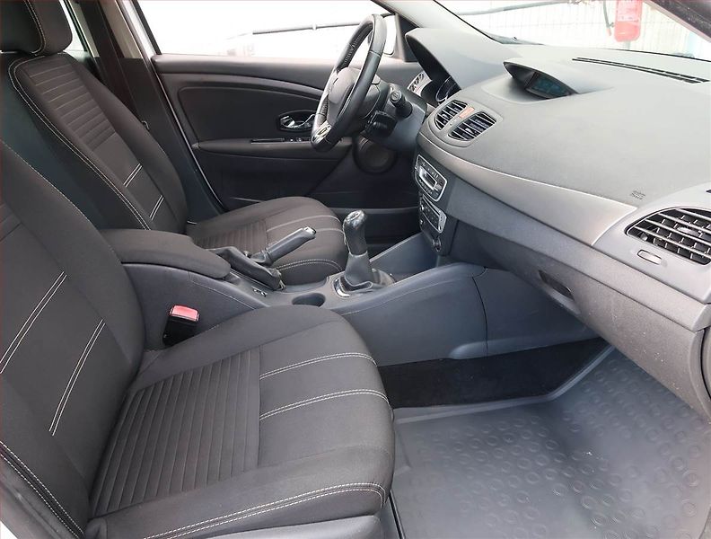 Renault Fluence (2015) 1.6 16V, LPG, Tempomat - fotka 9 z 19