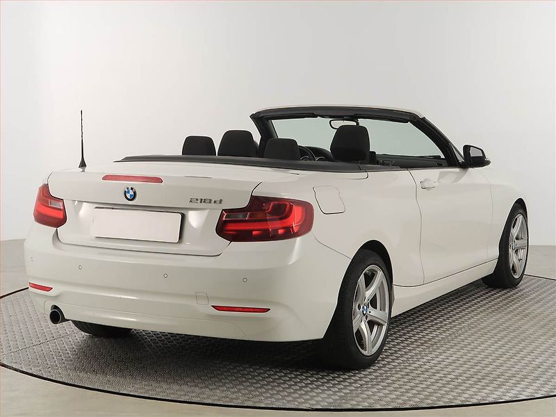 BMW Řada 2 (2017) 218d, Automat, Serv.kniha - fotka 5 z 21