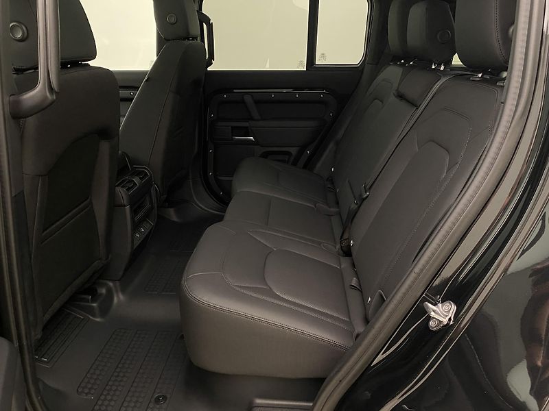 Land Rover Defender 110 D200 S AWD AUT CZ - fotka 5 z 46