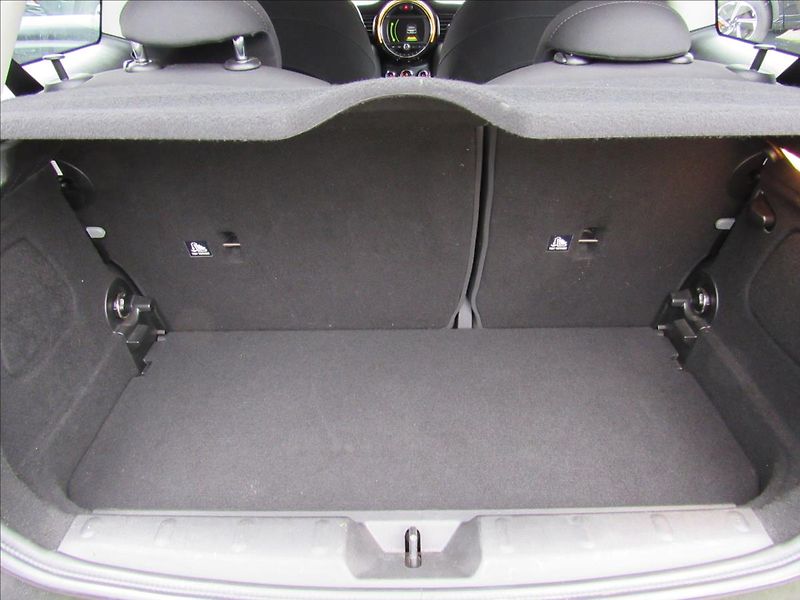 Mini Cooper 1,5 i 100kW - fotka 31 z 34