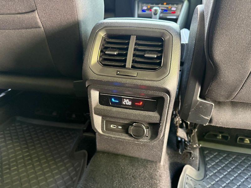 Volkswagen Tiguan Elegance 2.0TDI 147 kW DSG 4x4 - fotka 22 z 25