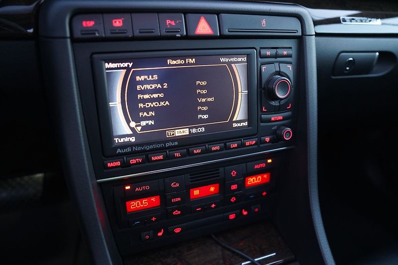Audi S4 B7 V8 253kW/BOSE/RECARO/MAX VÝ - fotka 41 z 50