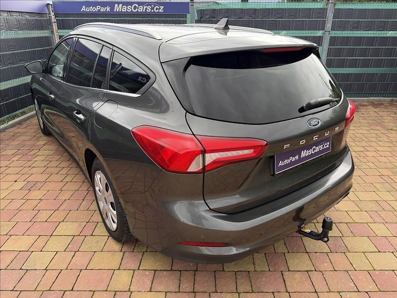Ford Focus 1.5 TDCi EcoBlue - fotka 7 z 19