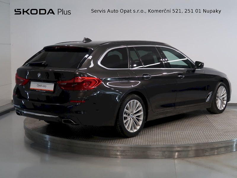 BMW Řada 5 (2018) LUXURY LINE 540d xDRIVE TAŽNÉ - fotka 2 z 38