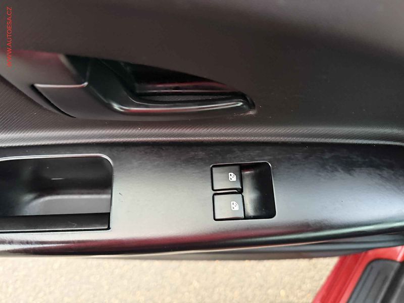 Kia Ceed (2010) 1.4CVVT, ČR, AC, park.čidla - fotka 11 z 16