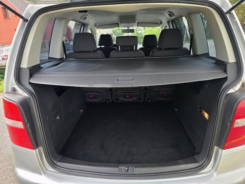 Volkswagen Touran (2006) 2.0i 80kw CNG Benzin  - fotka 16 z 19