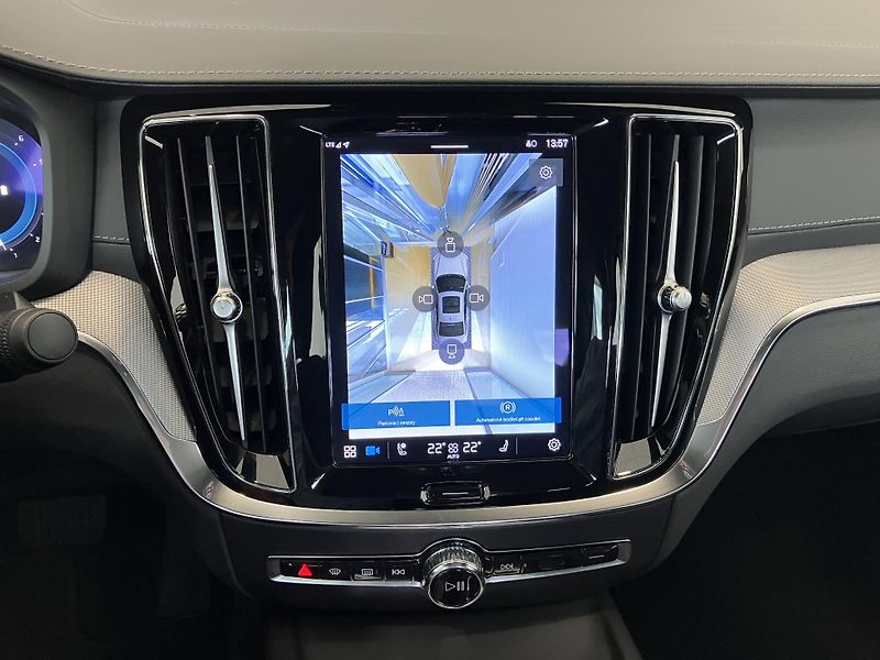 Volvo S60 B5 AWD Ultimate Dark-REZERVACE - fotka 29 z 42