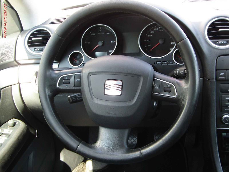 Seat Exeo (2009) 2.0 TDi, AC, park.asistent - fotka 14 z 16