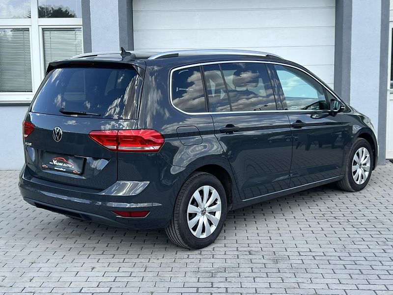 Volkswagen Touran (2021) 1.5TSI 110kW DSG 7.MÍST EVO - fotka 4 z 24