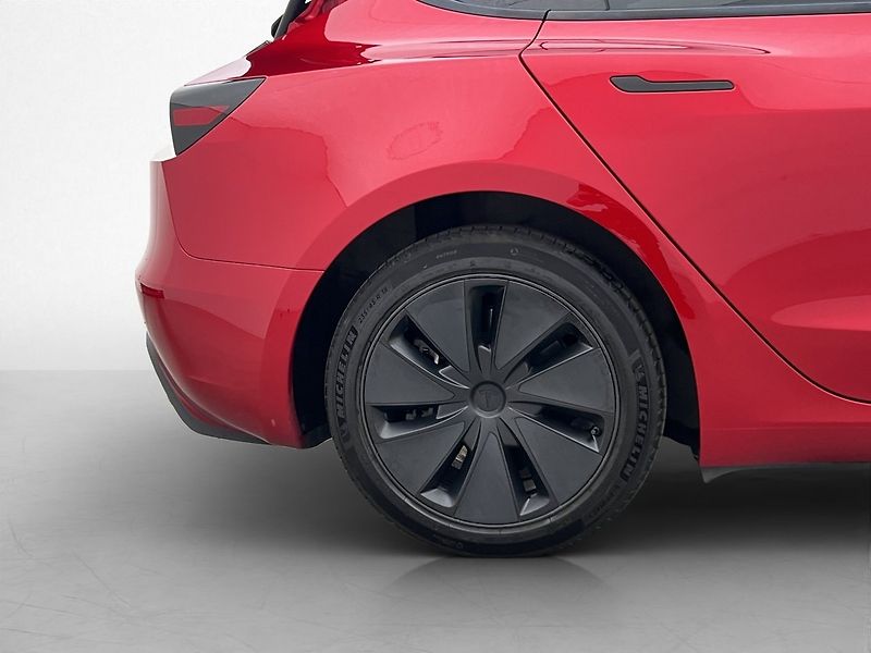 Tesla Model 3 Long Range AWD Highland - fotka 11 z 35