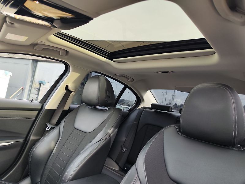 BMW Řada 3 330e 2.0/215kW Sportline PHEV - fotka 16 z 38