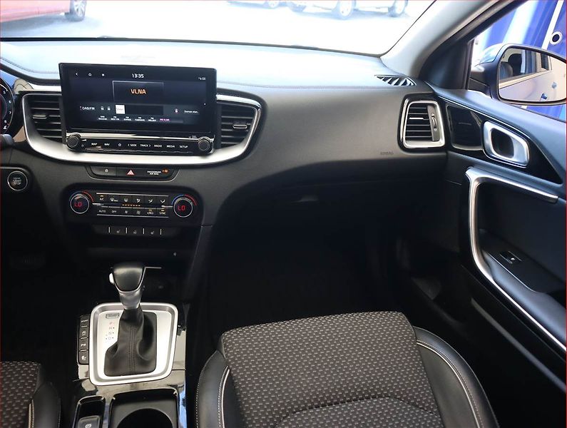 Kia Ceed (2021) 1.5 T-GDI, Automat, Serv.kniha - fotka 8 z 21