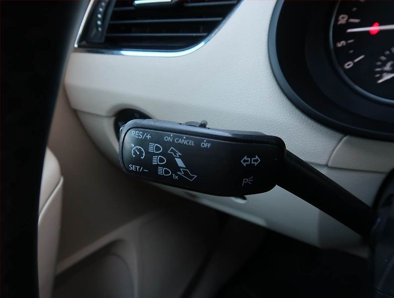 Škoda Octavia (2014) 1.6 TDI, Tempomat - fotka 15 z 21