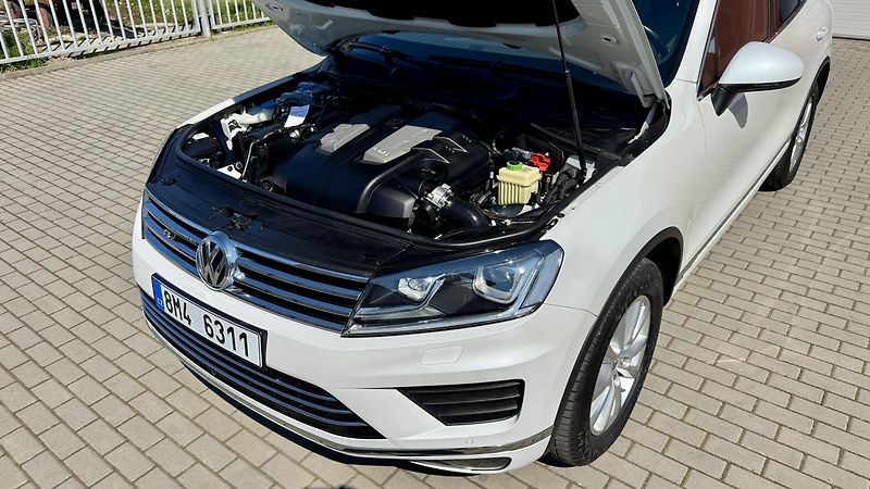 Volkswagen Touareg 3.0TDi*193kW*R-LINE*PERLEŤ - fotka 32 z 44