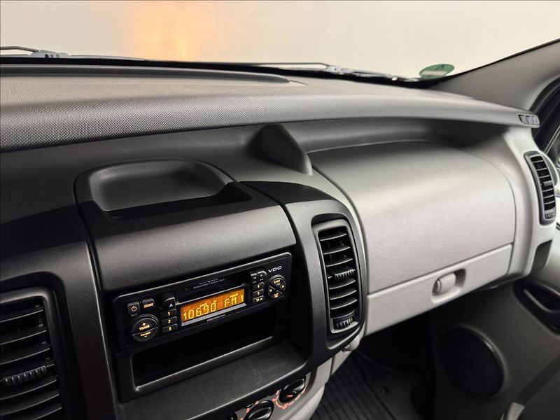 Opel Vivaro 2,5 107kW 9MÍST AC TAŽNÉ 1.MAJ - fotka 11 z 30