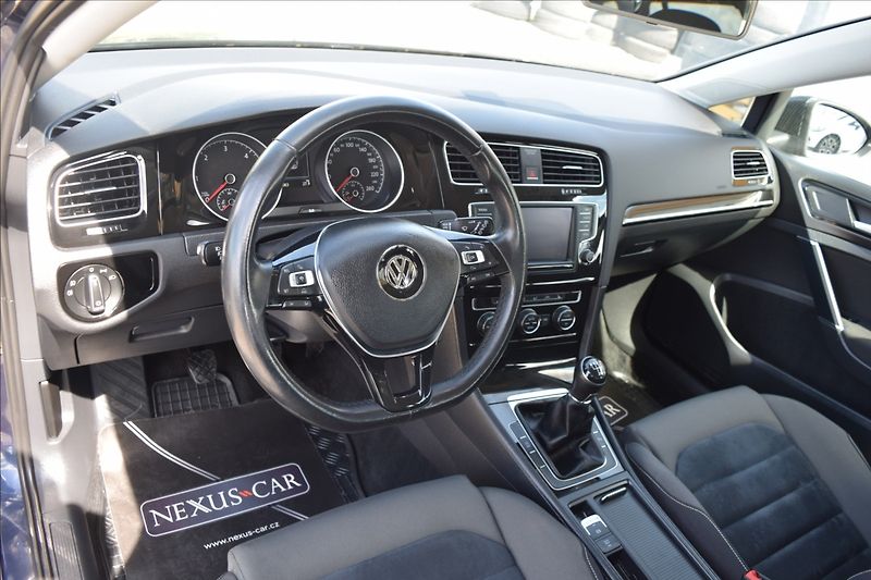 Volkswagen Golf 2,0 TDI 110KW KAMERA XENONY - fotka 16 z 48