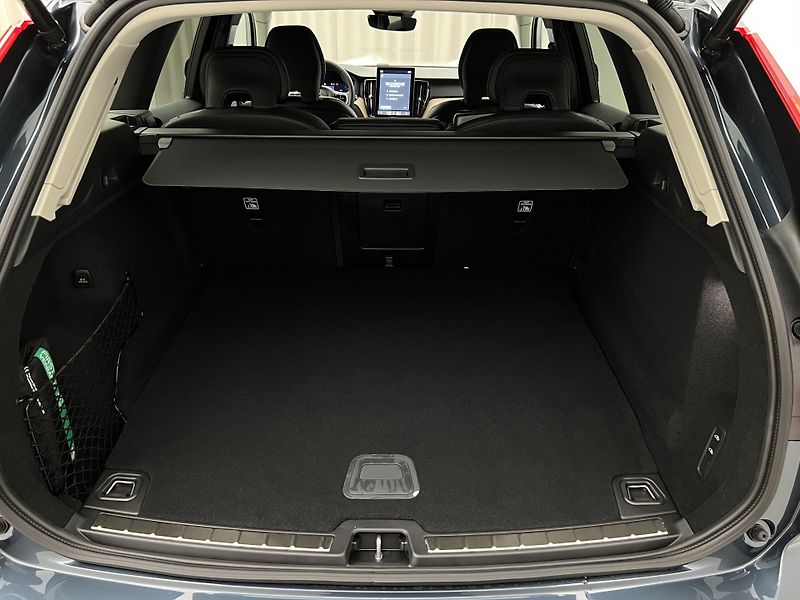 Volvo XC60 (2026) T6 AWD RECHARGE DARK PLUS AUT - fotka 6 z 45