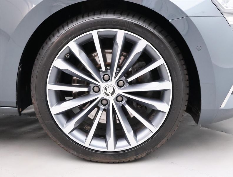 Škoda Superb 2,0 TSI 200kW DSG 4x4 L&K DPH - fotka 36 z 43