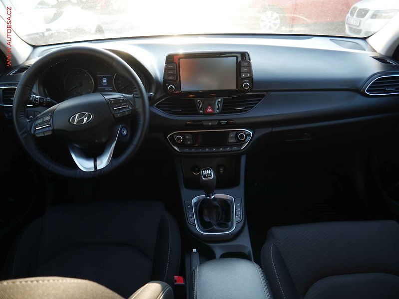 Hyundai i30 (2017) 1.6CRDi, ČR, Navi - fotka 8 z 19